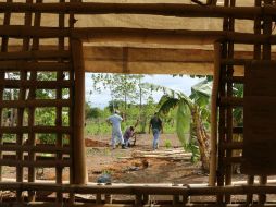 Los jóvenes impartían un taller sobre tecnología para la creación de hornos eficientes que utilizan poca leña. ESPECIAL / caravanaparaelbuenvivir.org