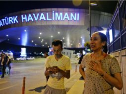 La conmoción se apoderó de las personas que lograron escapar de las explosiones; algunas buscaban a los suyos con desesperación. AP / E. Gurel