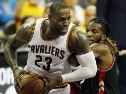 James guió a Cavaliers a la conquista del primer título en la historia de la institución. AP / ARCHIVO