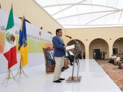 Aristóteles durante su discurso en la sesión del Consejo de Desarrollo Artesanal. TWITTER / @AristotelesSD