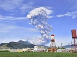 Las autoridades indican que es 'muy poca' la ceniza que cayó. EFE / P. Orozco