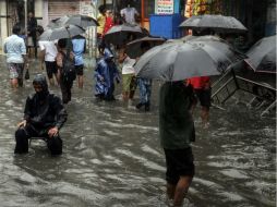 La cifra de víctimas podría aumentar en las próximas horas que bajen los niveles del agua y se pueda llegar a zonas alejadas. EFE /  D. Solanki