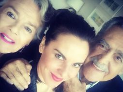 Kate del Castillo sube a su cuenta de Instagram una foto junto a sus padres  Kate y Eric del Castillo. INSTAGRAM / katedelcastillo