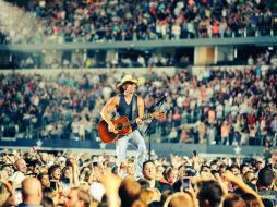 El músico de country Kenny Chesney, ofrecía un concierto en Pittsburgh. TWITTER / @kennychesney