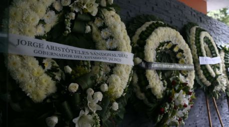 Coronas fúnebres enviadas por autoridades y amigos. EL INFORMADOR / R. Tamayo