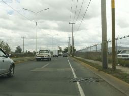 A simple vista se puede percibir que el carril derecho tiene menos espacio del debido. EL INFORMADOR / E. Barrera