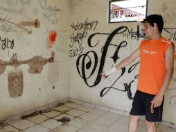 En la Unidad Deportiva Ignacio Zaragoza, en Tonalá, los pandilleros se robaron todos los muebles de baño, incluida la tubería. EL INFORMADOR / A. Camacho