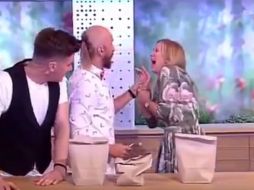 Lo que en principio era un divertido momento, terminó con la presentadora en el hospitalizada. YOUTUBE / R. News