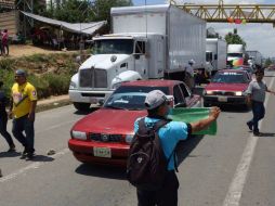 En la carretera 190 Oaxaca-Tehuantepec, el bloqueo se localiza en el kilómetro 203+100 en el Poblado de Magdalena Tequisistlán. SUN / E. Hernández