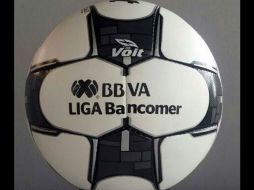 Con un diseño de color blanco con tonos negros, la marca Voit quiere retomar la época de oro del torneo nacional. TWITTER / @LIGABancomerMX