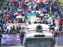 Entre los años 2013 y 2015, la CNTE llevó a cabo mil 341 marchas y plantones en avenidas y plazas principales de la Ciudad de México. EFE / M. Guzmán