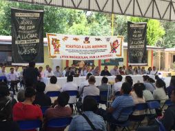 El subsecretario de Derechos Humanos de la Secretaría de Gobernación, Roberto Campa, en reunión con integrantes de la CNTE. TWITTER / @1campa