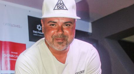 Reconoce que realizar una mancuerna con el intérprete de música regional mexicana resulta un poco extraño. NTX / A. Pereda