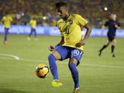 Neymar llegó al club catalán en 2013. El dueño de su carta habría recibido un pago menor al correspondiente por el fichaje. AP / ARCHIVO