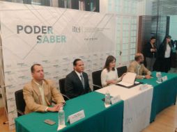 Almaguer resalta que este convenio es una muestra clara del compromiso por transparentar la Fiscalía. TWITTER / @ITEIJal