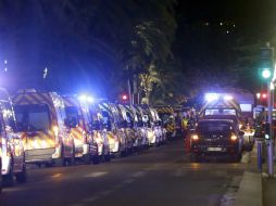 Al menos 80 personas murieron y un centenar resultaron heridas en Niza cuando un camión arremetió contra una multitud. AP / C. Paris