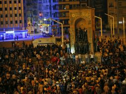 Binali Yildirim ordenó atacar a los aviones y helicópteros que están participando en el intento de golpe de Estado en el país. AP / E. Gurel