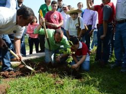 Los trabajos de este sábado forman parte de un plan de reforestación y mantenimiento que se extenderá por dos años más. ESPECIAL / Gobierno de Tonalá