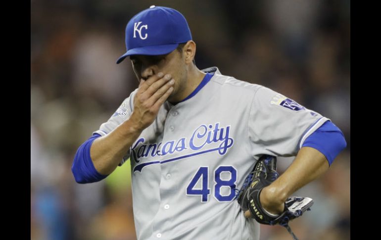 En el Comerica Park, el relevista mexicano (3-4) tuvo el desacierto en uno de sus lanzamientos. AP / C. Osorio