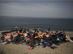 El 'cerro de los chalecos salvavidas' ya es característico del pueblo costero ubicado en la isla de Lesbos. AP / ARCHIVO