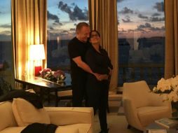 Con los 'hashtag' #Nofilter, #love, #amor' acompañó la publicación. INSTAGRAM / salmahayek