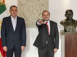 Con 20 años de experiencia, Cervantes se ha desempeñado como profesor y como asesor técnico pedagógico de educación. TWITTER / @IEEPOGobOax