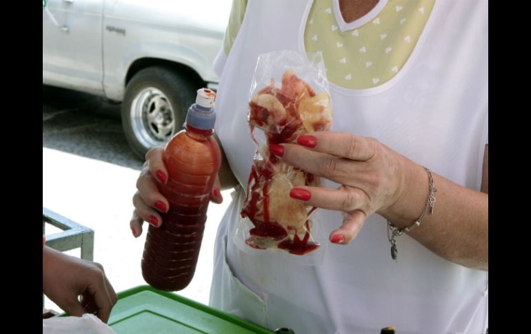 Las personas padecen gastritis en algún momento de su vida debido al consumo de alimentos irritantes, alcohol y tabaco. EL INFORMADOR / ARCHIVO