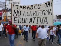 Los docentes estuvieron más de ocho horas bloqueando dos carreteras en Tabasco. SUN / ARCHIVO