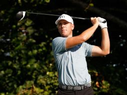 Luke List observa su tiro de salida en el hoyo 16. AFP / G. Shamus