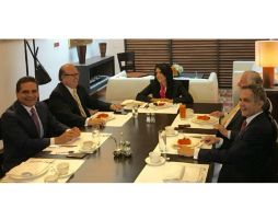 Silvano Aureoles (i), Graco Ramírez, Alejandra Barrales (c), Arturo Núñez y Miguel Ángel Mancera (d). TWITTER / @Ale_BarralesM