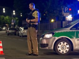 La policía bloqueó los accesos a la localidad que estaba invadida por los socorristas. EFE /  D. Karmann