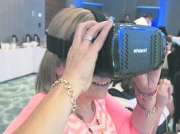 Los lentes de realidad virtual que acompañan al Cosmo 550. EL INFORMADOR / K. Gómez