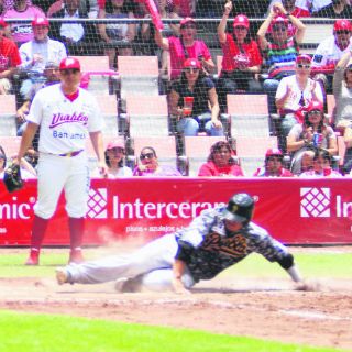 Pericos se aferra a la cima