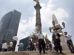 Al Ángel de la Independencia, debían llegar otro contingente que había partido del estadio Azteca, pero se lo permitieron. SUN / C. Rogel