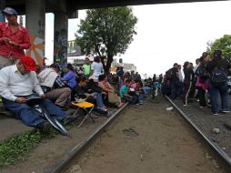 Como parte de su plan de acciones contra la reforma educativa y integrantes de la CNTE bloquean el paso del ferrocarril. SUN / ARCHIVO