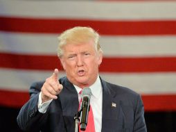 El cineasta apunta que millones votarán por el magnate sólo porque pueden hacerlo, como una broma en protesta por el sistema político. AFP / ARCHIVO