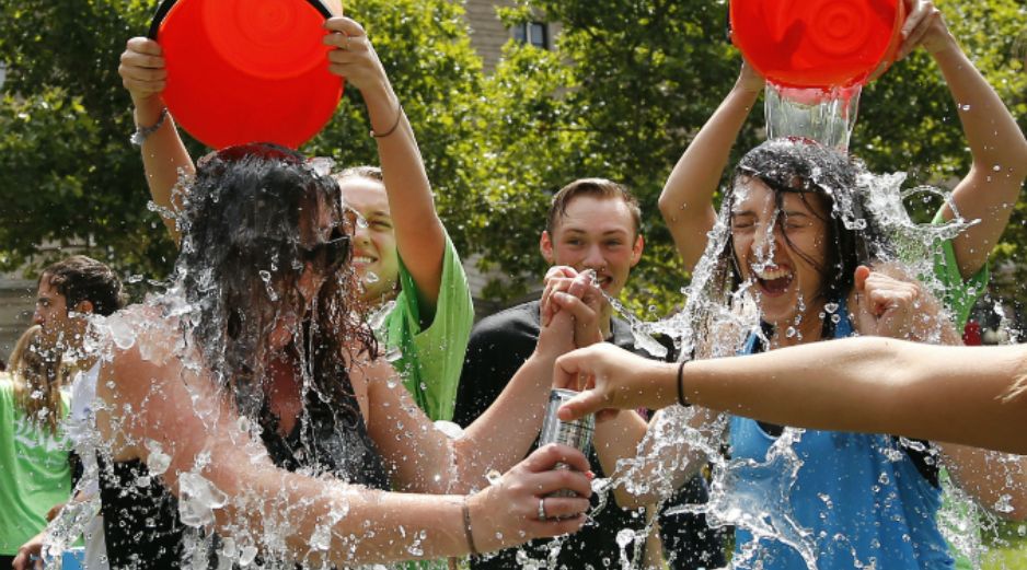Miles de personas participaron en el reto que se hizo viral hace dos años. AP /