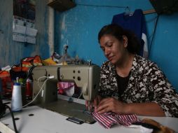 Luz María presentó una línea de ropa para mascotas, que empezó su producción con mil 500 pesos. EL INFORMADOR / R. Tamayo