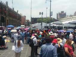 Profesores de la CNTE se manifiestan en la Plaza de Santo Domingo. SUN / E. Hernández