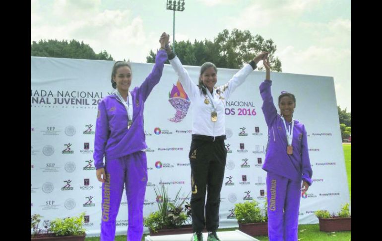 Nohemí Zendejas. La atleta de Jalisco (centro) se impuso en el salto de altura con una marca oficial de 1.64 metros. ESPECIAL / CODE
