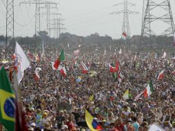 Desde temprana hora, los creyentes abarrotaron el lugar donde tendrá lugar la ceremonia. AP / G. Borgia