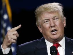 Trump también cuestionó si su rival demócrata Hillary Clinton estaba detrás del discurso de Khan. AP / ARCHIVO