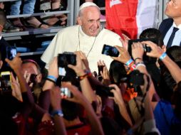 Tras encontrarse con los muchachos, emprendió camino en dirección a una base aérea para abordar el avión de regreso a Roma. EFE / M. Kulzyncski