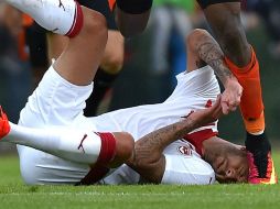 Jeremy Ménez recibió una patada del centrocampista Didier Ndong con los tapones que le rebanó un pedazo de su oreja derecha. AFP / L. Venance
