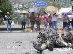 En Acapulco seguidores del dirigente Ramos Reyes Guerrero, tomaron la caseta de cobro de 'La Venta'. SUN / ARCHIVO
