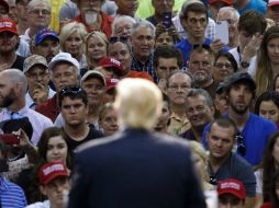 La baja en el respaldo a Trump sucede luego de las varias controversias en las que se ha visto involucrado en los días recientes. AP / ARCHIVO