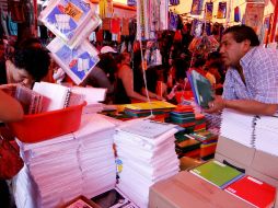 Autoridades aconsejan a los padres de familia realizar sus compras en comercios establecidos. EL INFORMADOR / ARCHIVO