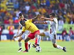 Acción del partido entre Monarcas y Atlas. MEXSPORT / I. Ortiz