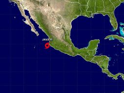 Los meteorólogos pronosticaron que el centro de Javier pase cerca o encima de la costa suroeste de México más tarde. ESPECIAL / nhc.noaa.gov
