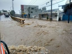 El SMN indica que el fenómeno se desplaza rápidamente hacia el noroeste. NTX / ESPECIAL